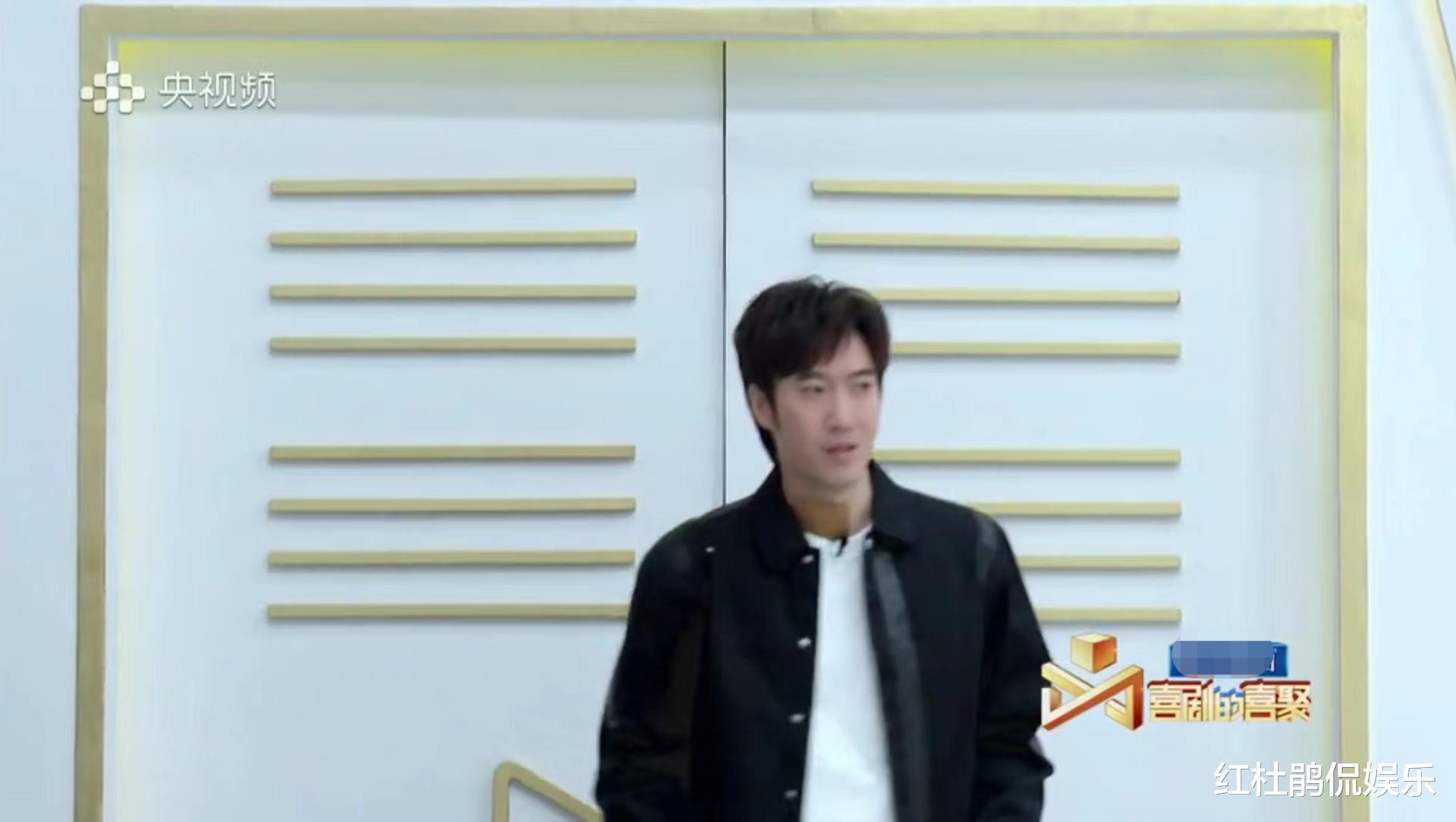 喜剧的喜聚|《喜剧的喜聚》刻意抖包袱、笑果略尴尬，喜剧在央视明显水土不服