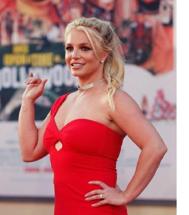 布兰妮·斯皮尔斯|布兰妮14年后喜当妈，提前一个月透露信息，做妈妈迫不及待