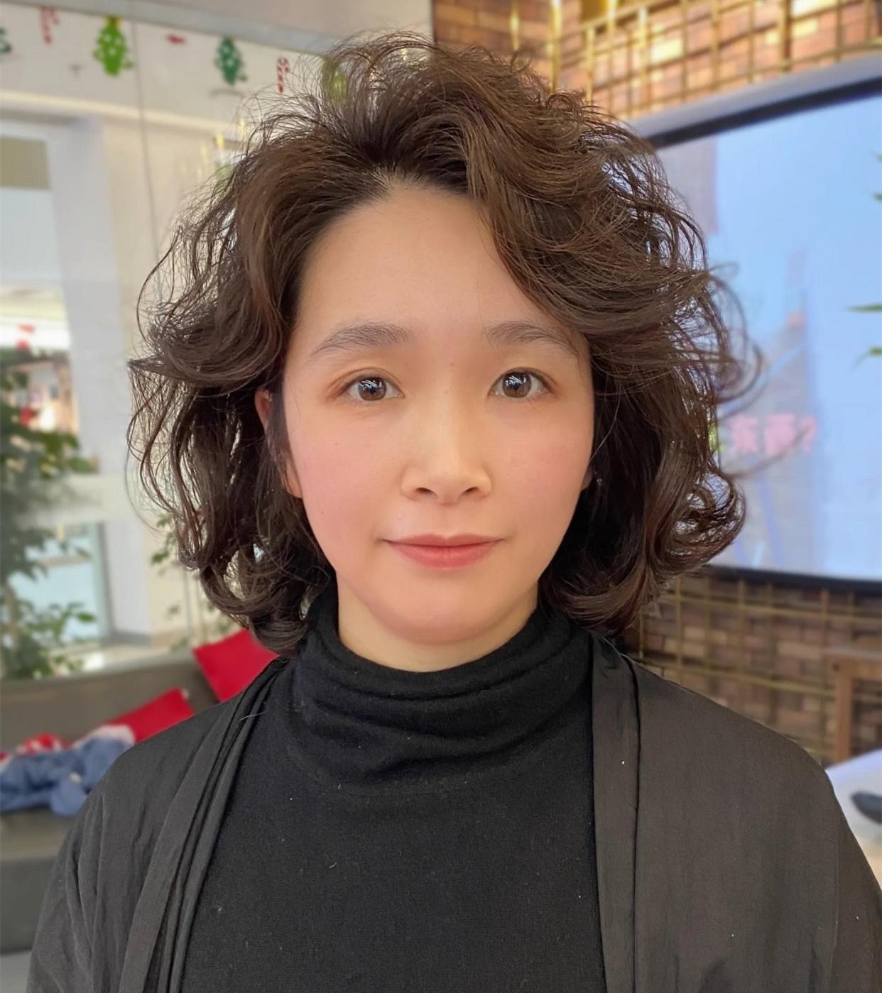发型 别让丑发型毁了你的气质！50岁女人什么发型该留、什么不该留？