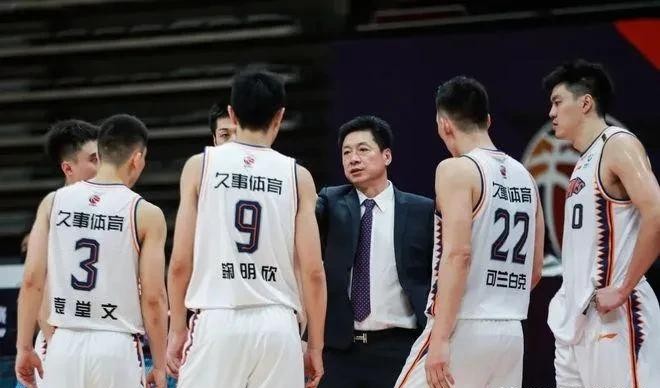 上海男篮|正式离队！CBA名将被李春江放弃，告别上海加盟青岛男篮