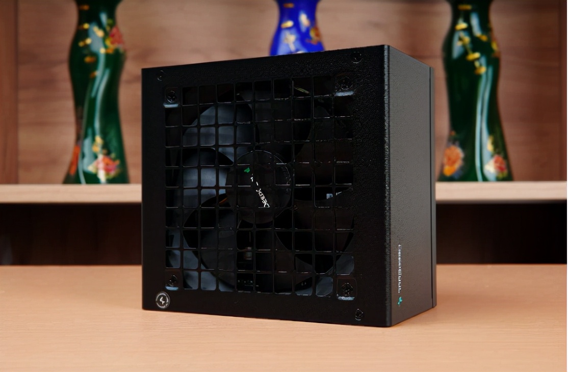 机箱|主流国产机箱的颜值之光？九州风扇CK 560 WH幻城首发开箱评测