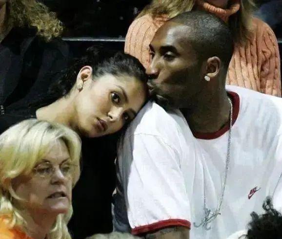 卡戴珊|体重200斤！40岁瓦妮莎又胖了，长肉不长脸，身材不输卡戴珊