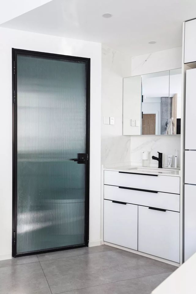 65㎡烂户型神改造,大二居塞进衣帽间、工作区、卫生间干湿分离