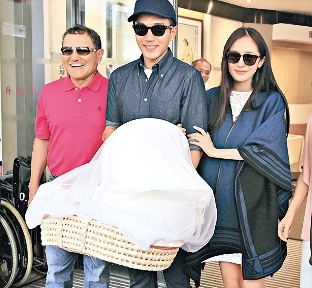 刘恺威|刘恺威与杨幂离婚4年：他单身抚养女儿，她情感沧桑依旧红