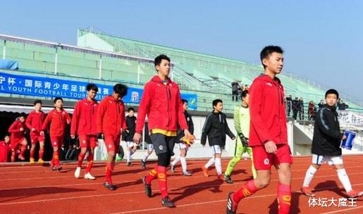 广州队|中国17岁小将闪耀欧洲！一脚轰出“世界波”，获恒大足校肯定