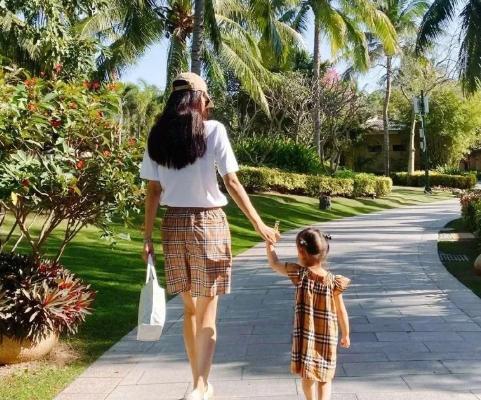 孙怡|孙怡离婚后首晒女儿，大福披塑料袋扮仙女，10字总结尽显宠女心
