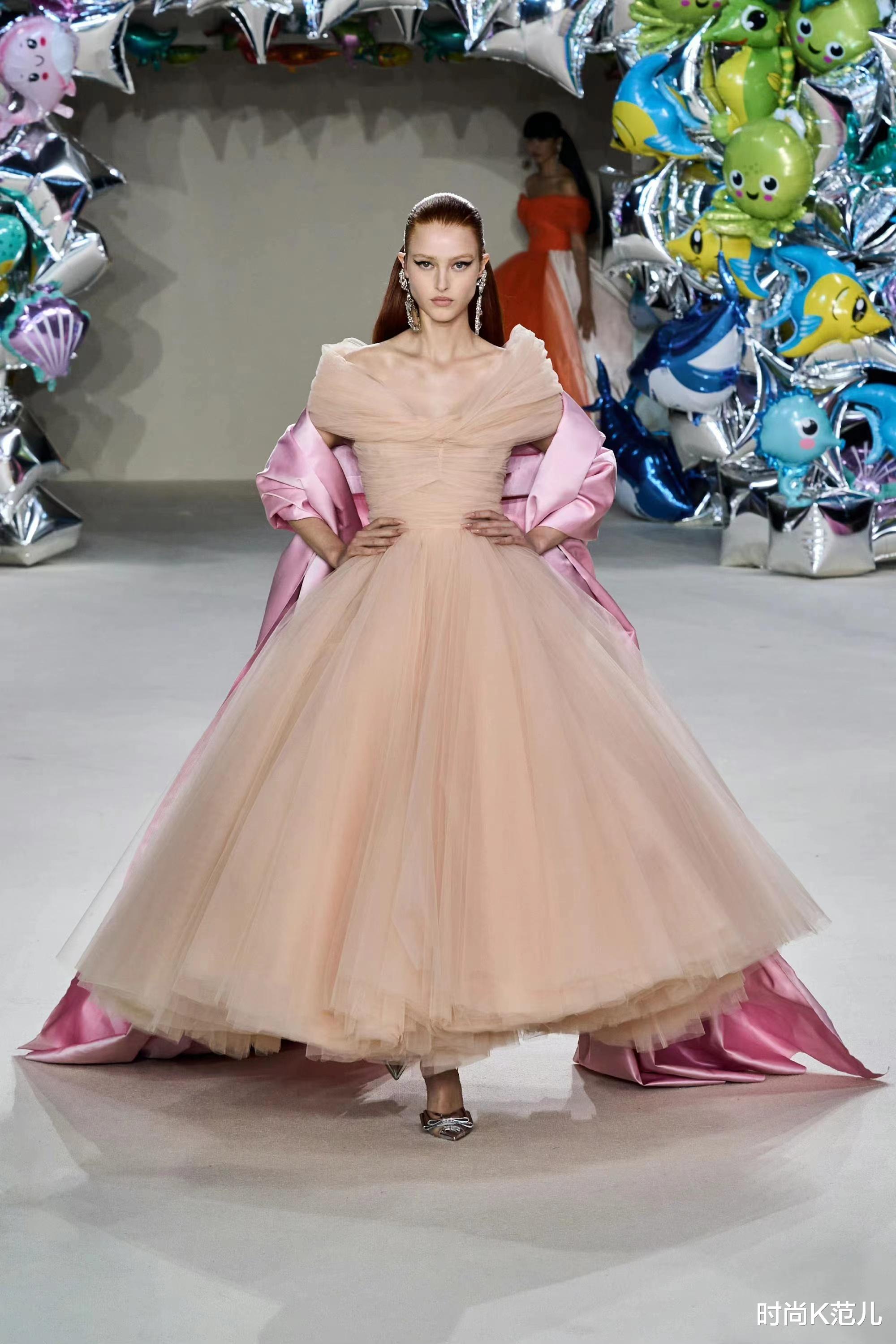 刘诗诗|刘诗诗新造型太美了,一袭粉色薄纱裙,美得优雅高级!