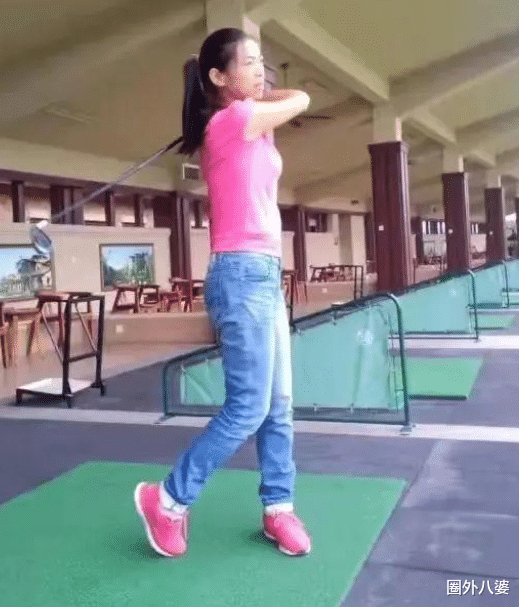 女孩|34岁单亲妈妈爱上闺蜜儿子，背后隐情曝光后，全网恭喜！