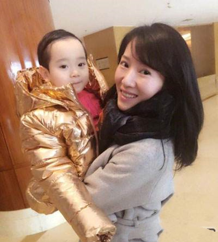 朱亚文|李念近照，气质温婉，她已掌握了爱的秘笈，激荡人生自有远大前程