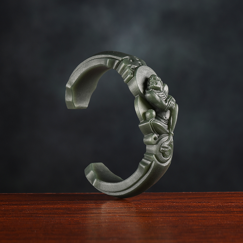 |这两种很像的和田玉，该怎么分辨？