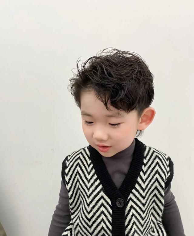 蔬菜 新帅气小男孩发型14款，时尚有型真精神，爸爸妈妈快收藏