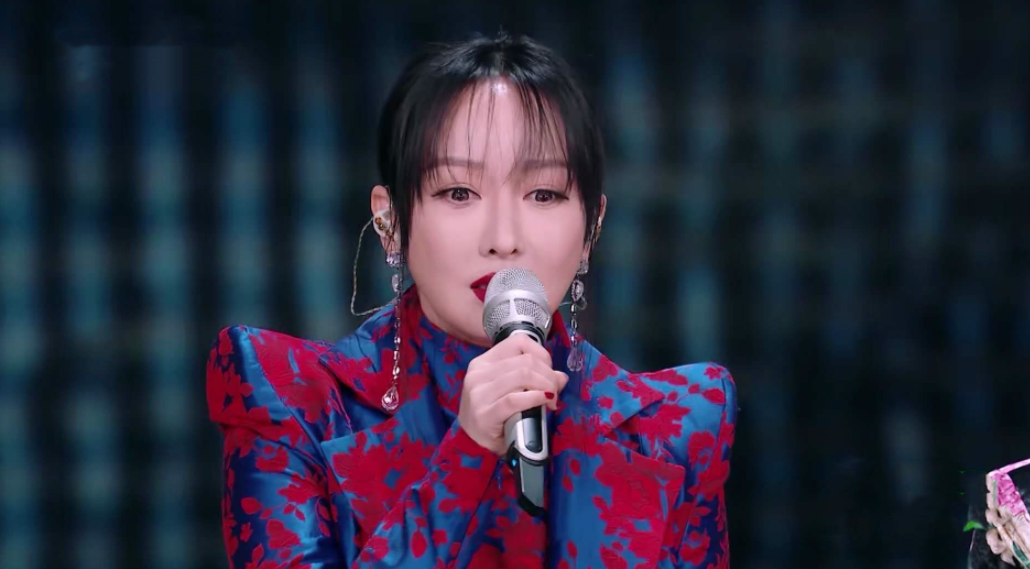 萨顶顶|?因唱《万物生》走红，上3次春晚却出尽洋相，如今与丈夫闪婚，过往历史遭扒