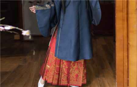 女子穿马面裙进迪奥拍照被制止