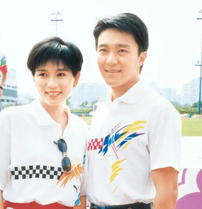 周星驰|一次聚会,甘比问周星驰:“朱茵,莫文蔚,罗慧娟,你最爱谁?”