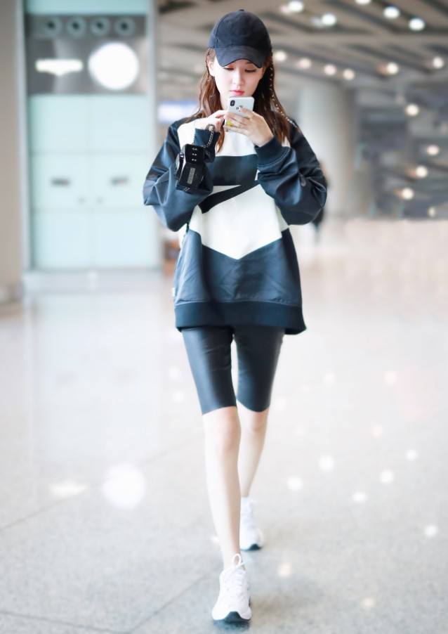 穿衣搭配|想要打破沉闷的穿搭，不妨学学乔欣的穿衣，轻松玩转时尚穿搭