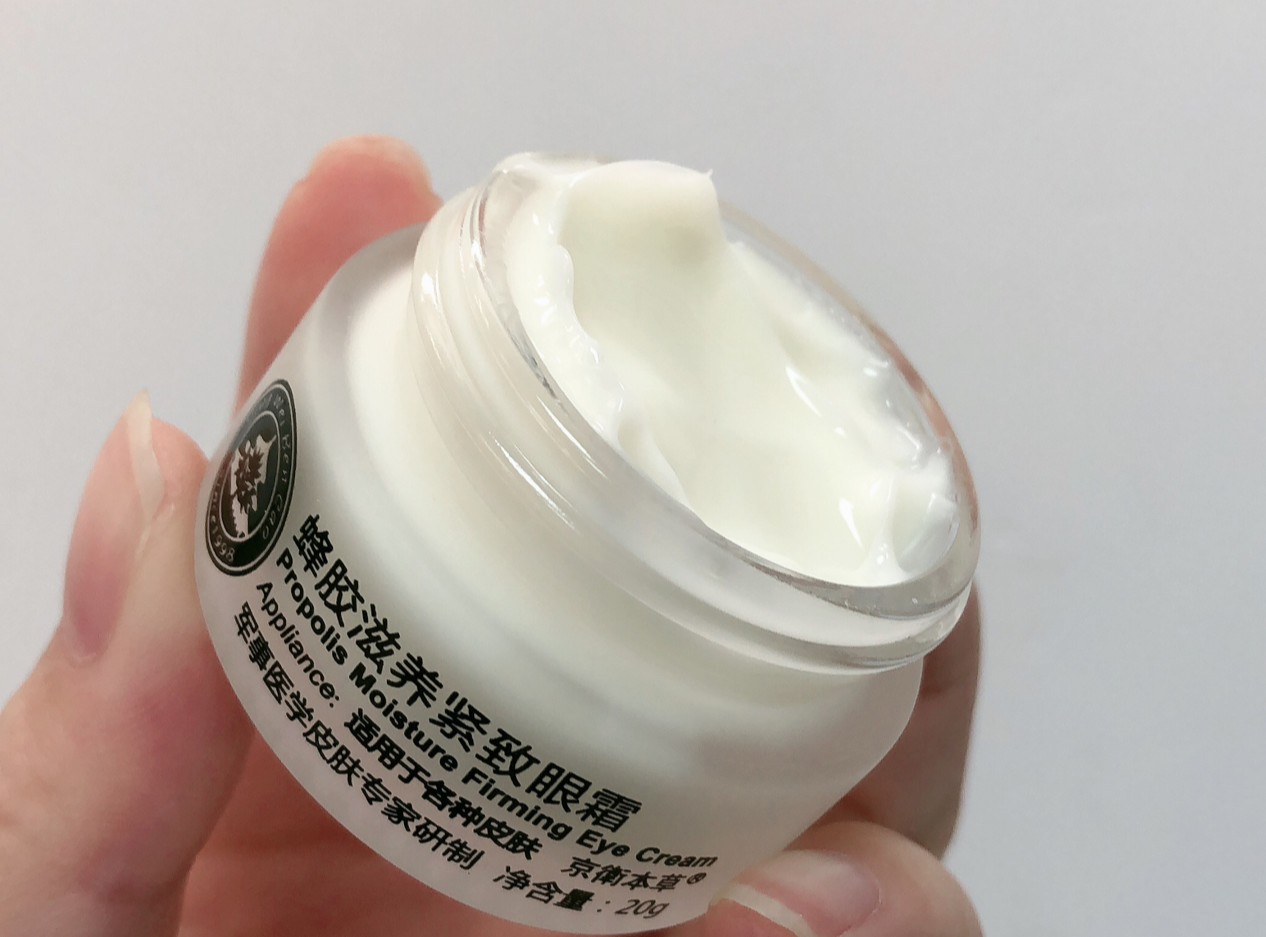 眼霜 眼霜用得贵不如用得早！这5种国产眼霜，虽然平价，但真的很好用。