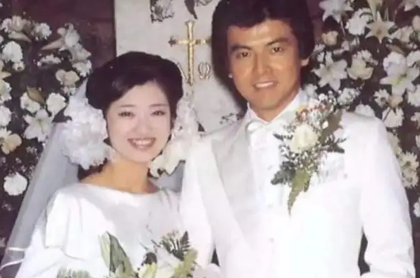 宋祖儿|她曾是影视歌三栖明星，现在却成了街头大妈，家庭幸福让这一切值得