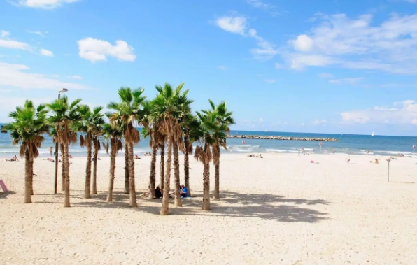 |欧洲相当美丽的沙滩，全家人一起游玩同样合适，让自己得到放松