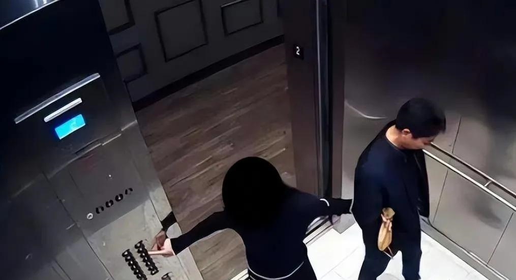刘婧尧家世:开发商父亲卷入贪腐案被判刑,舅舅帮她解决北京户口