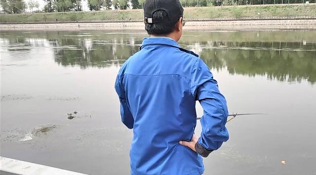 |钓鱼遇水底不平，一竿一个钓目，应该如何看漂抓口？