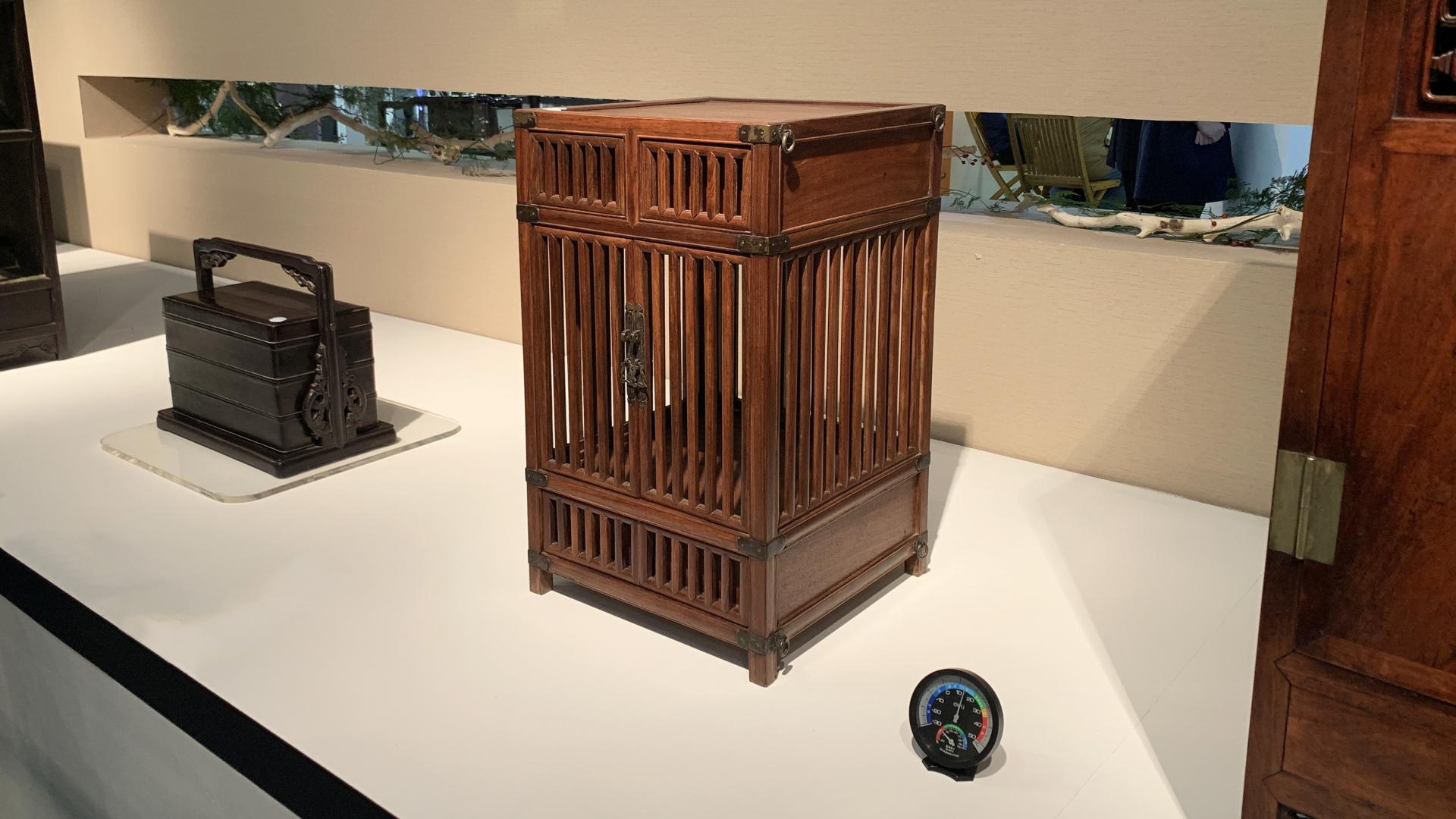 黄花梨竖棂格箱笼，有谁知道是用来做什么的？