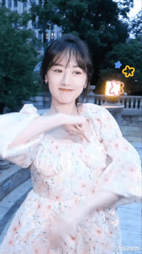 袁冰妍|袁冰妍和鞠婧祎撞衫！一个甜美公主风，一个精致仙女范，更喜欢她