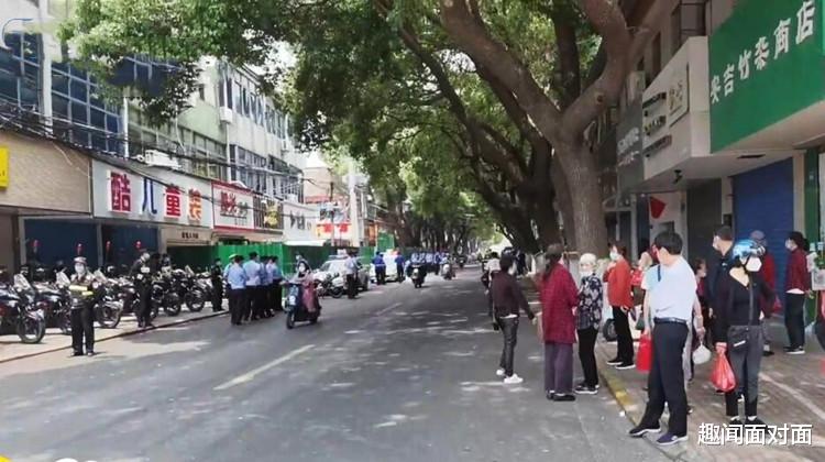 直击常州餐饮店爆炸现场，受伤商户讲述事故细节：妻子后背被重物击中，受伤严重