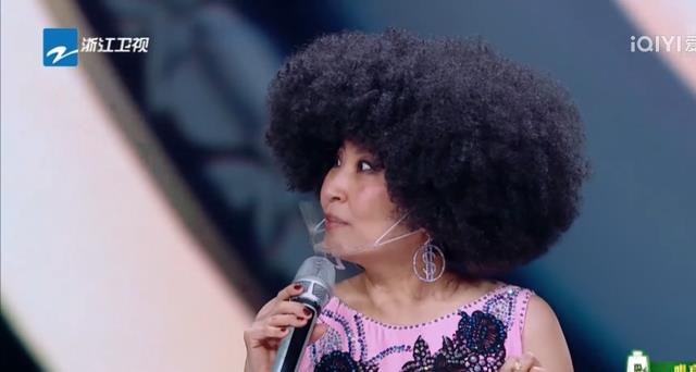 杨坤|终于有人治网红了!明星怒怼业余评委,凤凰传奇:你在教我唱歌?