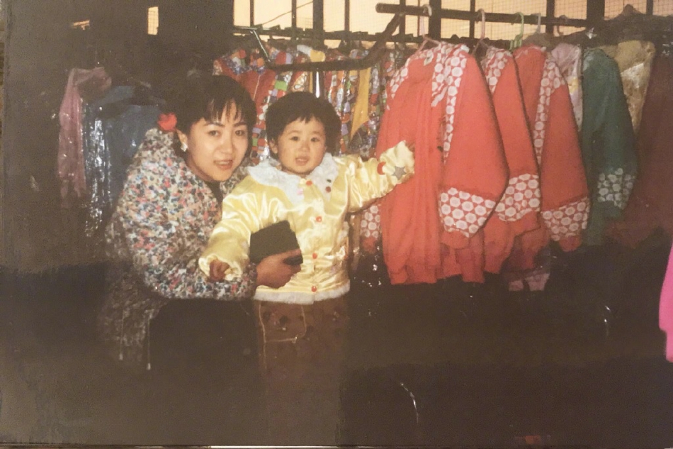 张雪迎|母亲节之明星妈妈的颜值：陈立农妈妈像少女，张馨予妈妈秀大腿