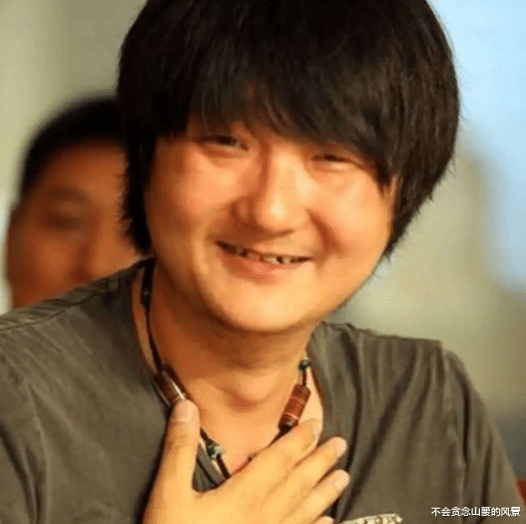 王大治|45岁的王大治，成功挖到墙角，也被墙给砸倒，今吃路边摊只剩后悔