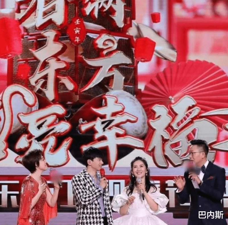 |谢娜不做《快本》主持人,被张杰带到东方卫视录制春晚,太刚了