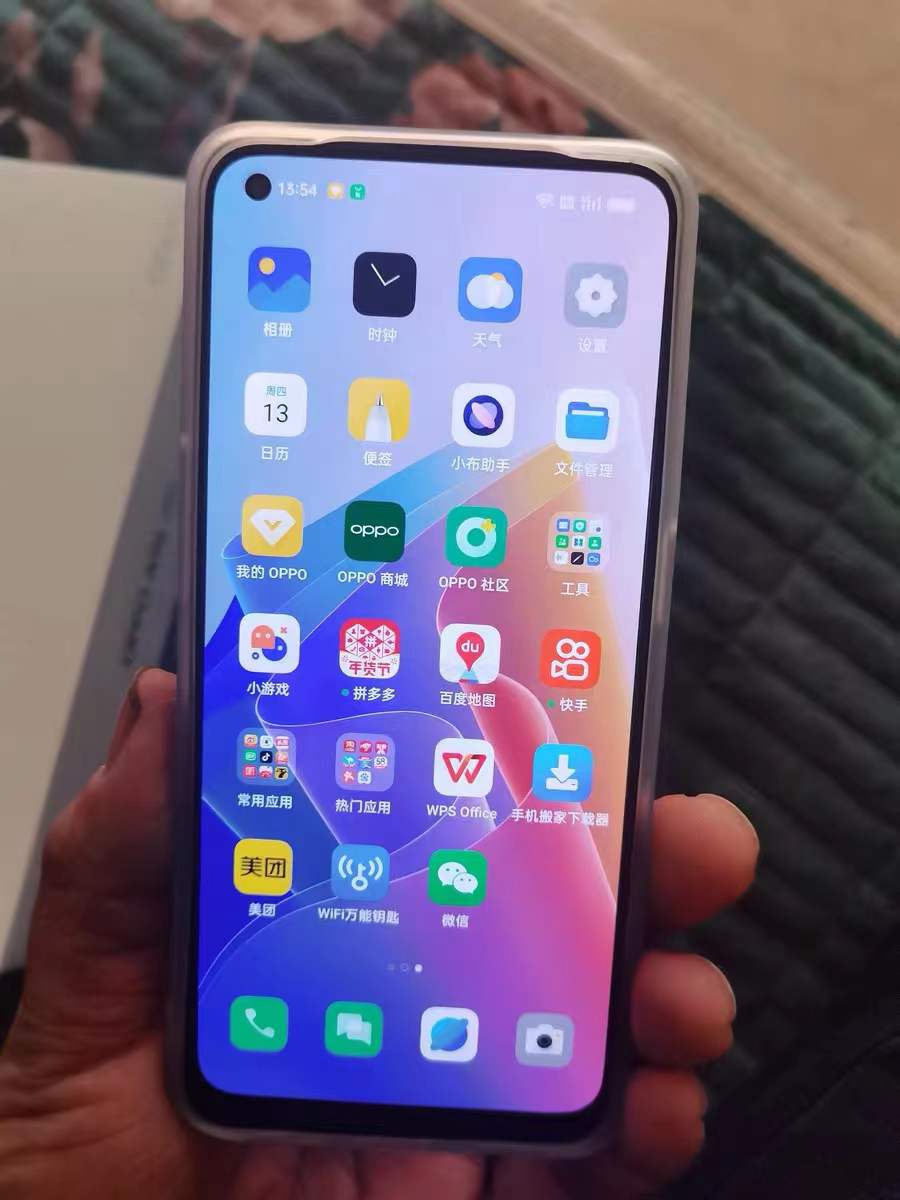 一加科技|過(guò)年準(zhǔn)備送老媽手機(jī)，要求質(zhì)量穩(wěn)定、售后方便，選哪一款好？