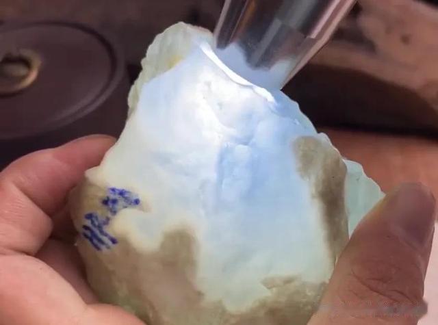 |百万级的冰料切开以后会是怎么样？