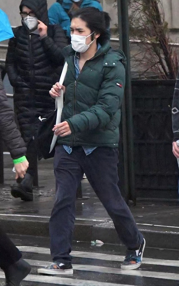 羽绒服 日本平民驸马爷久违亮相！将长发扎成马尾好个性，眉清目秀变帅了