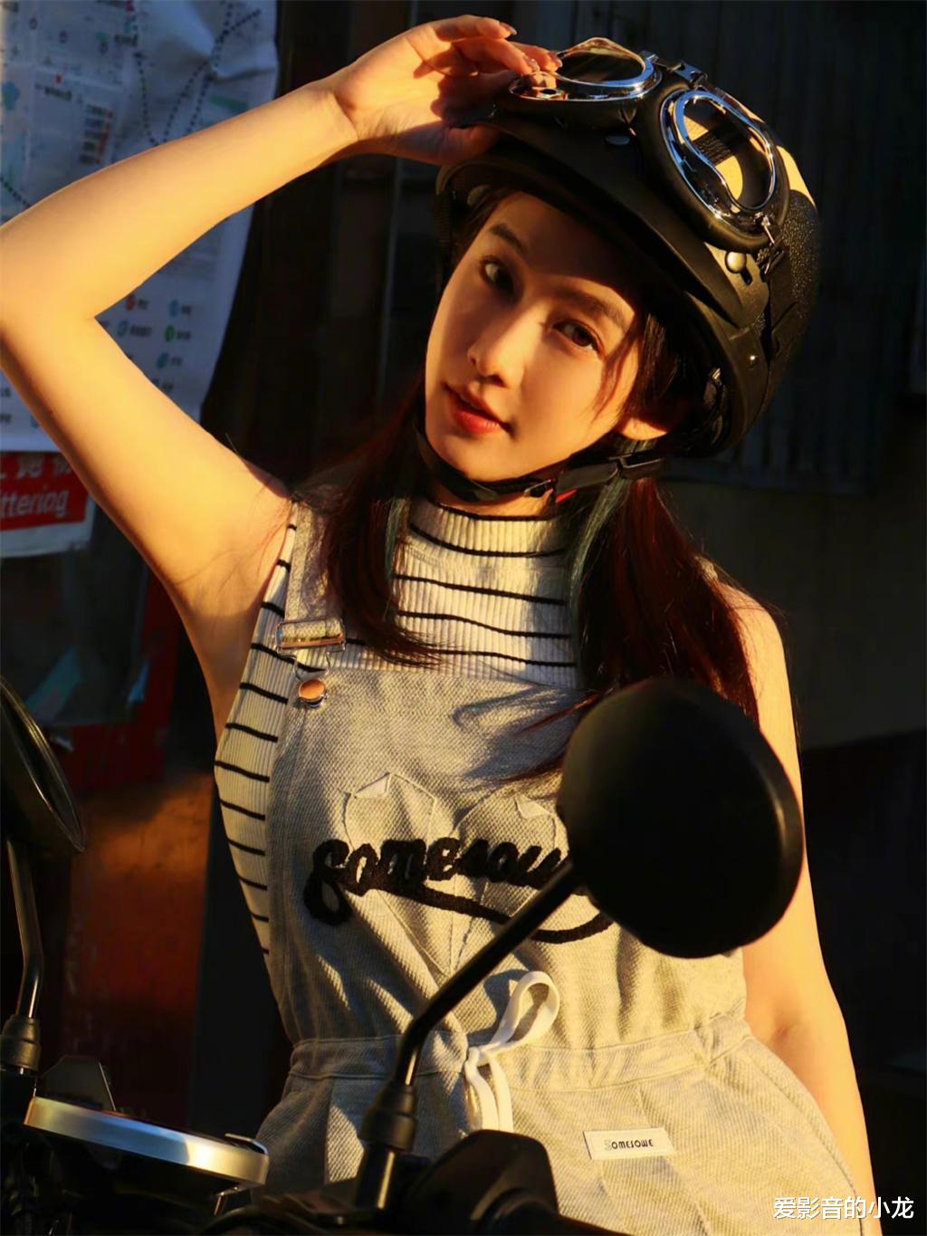 刘美含|刘美含秋日造型尽显成熟魅力，31岁的“严莉莉”已经长大了