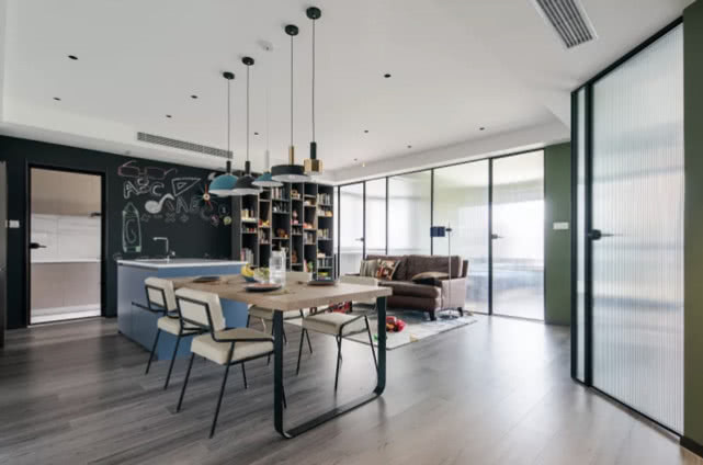 电视墙、沙发墙都舍弃!他为孩子,打造这套“互动”之家,羡慕