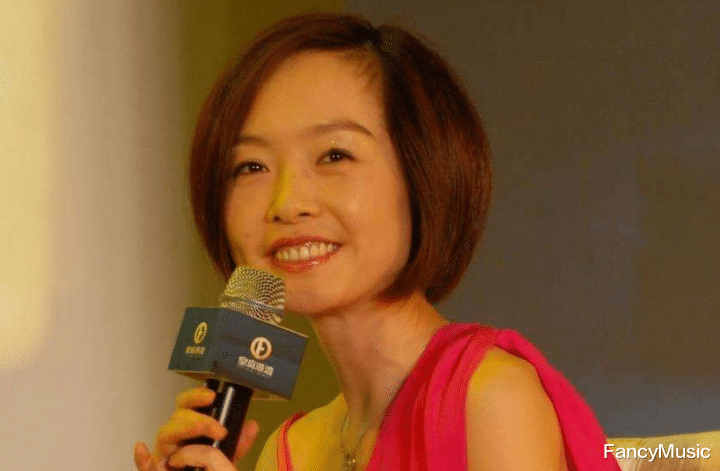 鲁豫|女主持鲁豫：怀孕6月离婚，二婚嫁初恋，52岁单身依旧无儿女