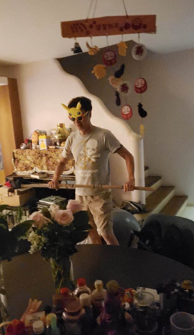 费曼|60岁吴镇宇庆祝21周年结婚纪念日，费曼晒全家福，妈妈罕见出镜