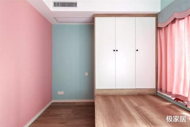 这个家足够令人放松，干净大方，没有电视背景墙却依旧魅力四射