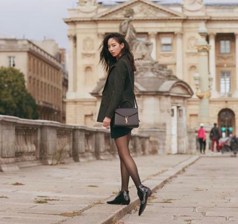 看了张钧甯的黑丝穿搭才发现:丝袜本身并不俗气,穿对了还挺高级