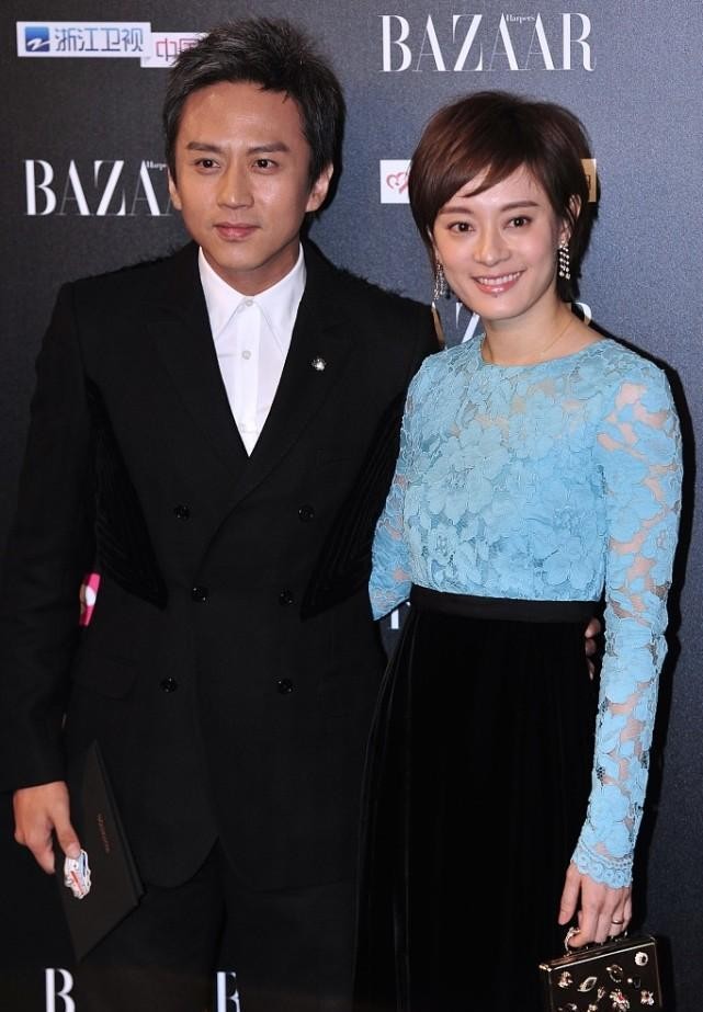 孙俪|孙俪穿上蓝色的服装好可爱,和老公同框更柔美,气质挺像少女的