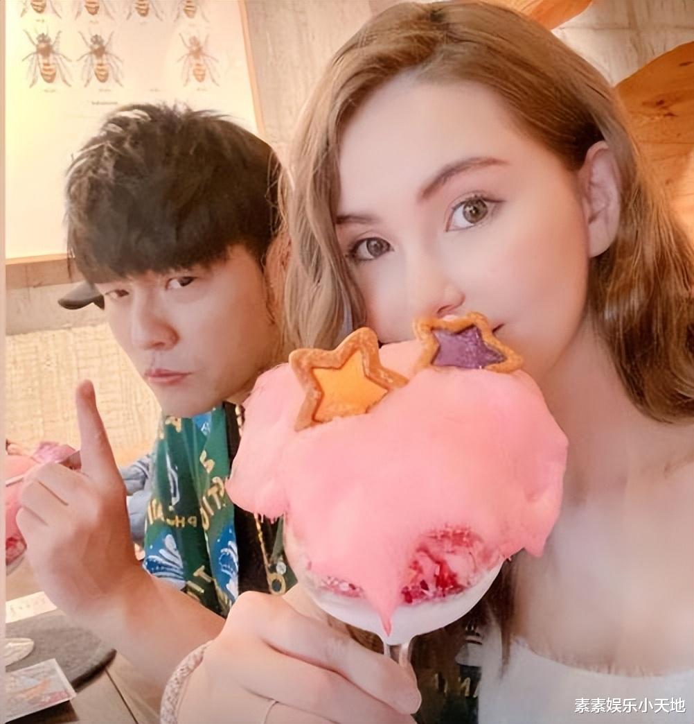 大S|周杰伦和大S具俊晔聚会，现场玩魔术给他们新婚夫妻送祝福