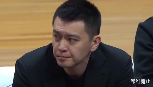 辽宁男篮|一错再错，杨鸣发布会上再引争议！辽媒称赞李春江，鼓励辽篮！