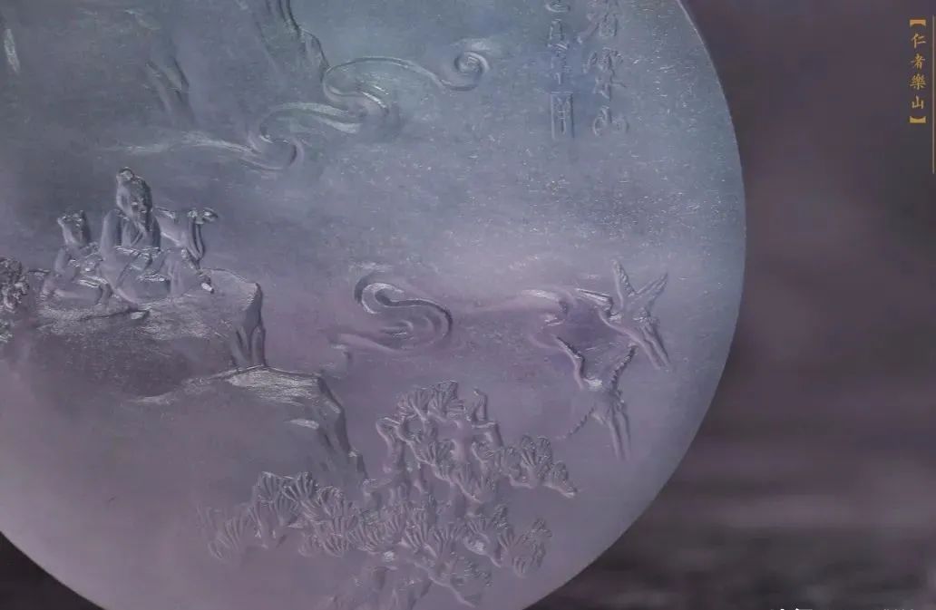 雕刻|一块白冰带棉的翡翠手镯芯，玉雕师雕刻成这样！