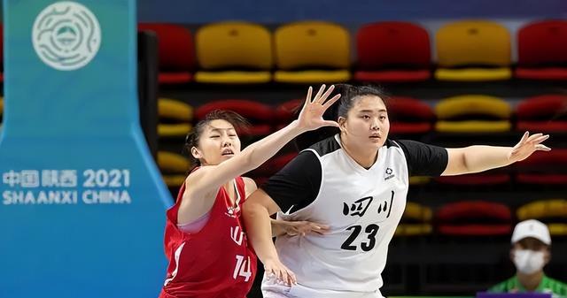 女篮|正式签约！顶级内线加盟中国篮坛豪门 全力冲击总冠军