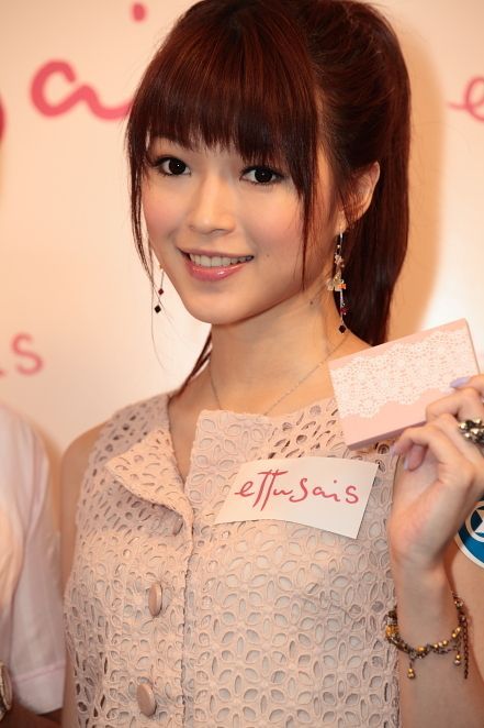 连诗雅|她被誉为“女版陈冠希”，4年换了20任男朋友，如今依旧孤身一人