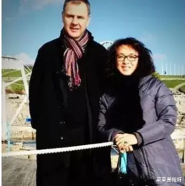 金星|金星结婚后第一次去拜访德国的婆婆,半夜发现婆婆一人坐在客厅沙发上默默小声抽泣!