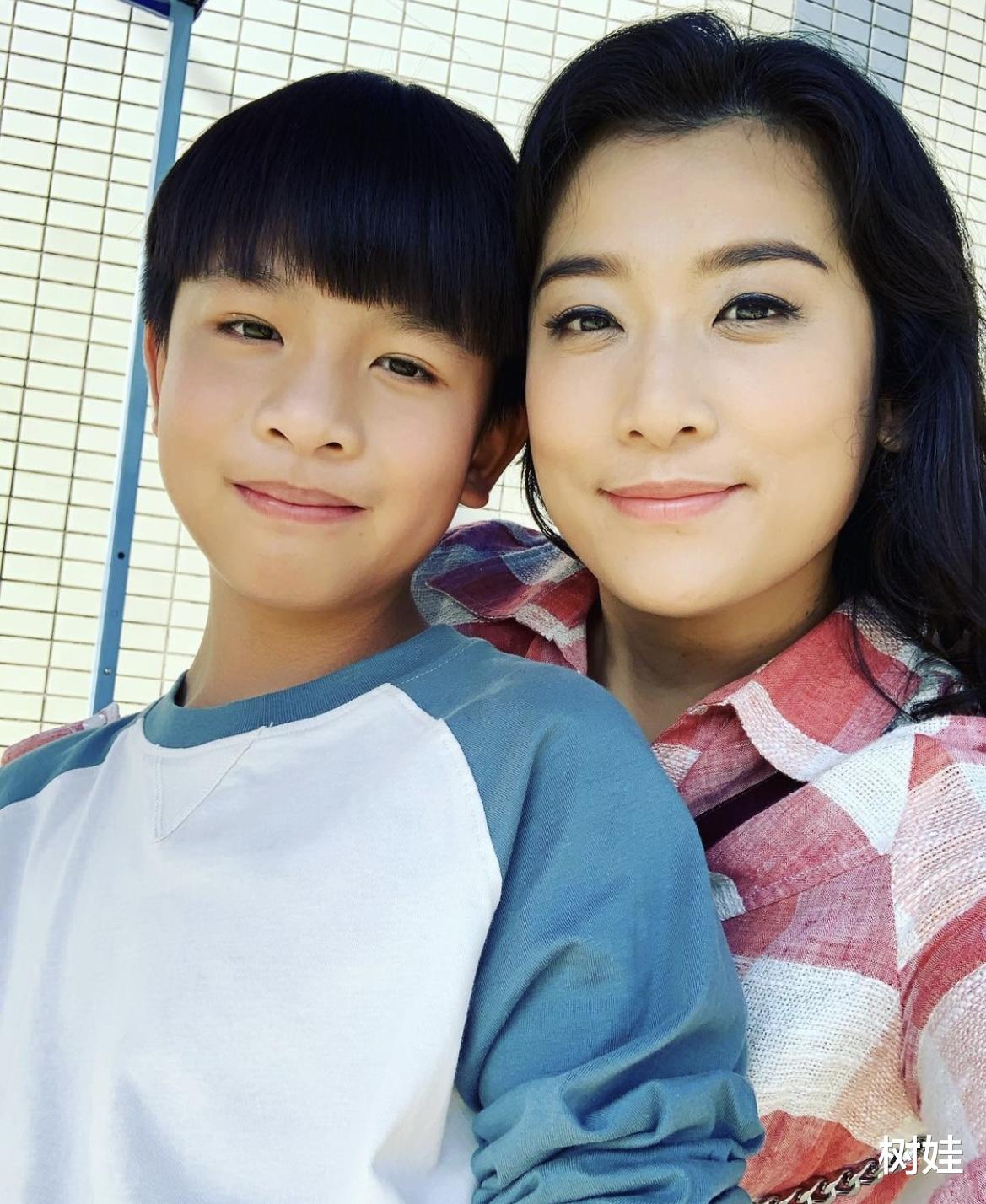 TVB|TVB绿叶自曝儿子在国外确诊，遗憾无法前往照顾，镜头前感触落泪