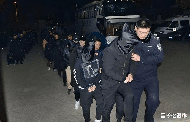17年,一家12口人开豪车旅行,警方发现端倪,查车后多人被判死刑