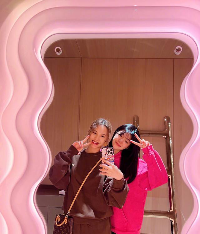 杨丞琳|杨丞琳分享合影！王心凌容祖儿郭富城陈妍希谁最惊艳？